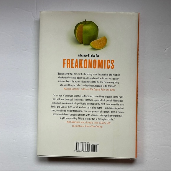 Freakonomics by Steven D. Levitt & Stephen J. Dubner | Economics| Hardcover Book - Picture 2 of 13
